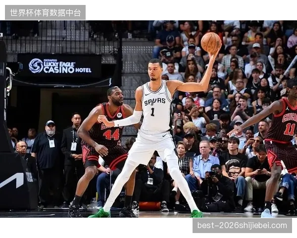 尼克斯G2将延续内线施压策略，文班亚马的应对与调整成为马刺胜负关键